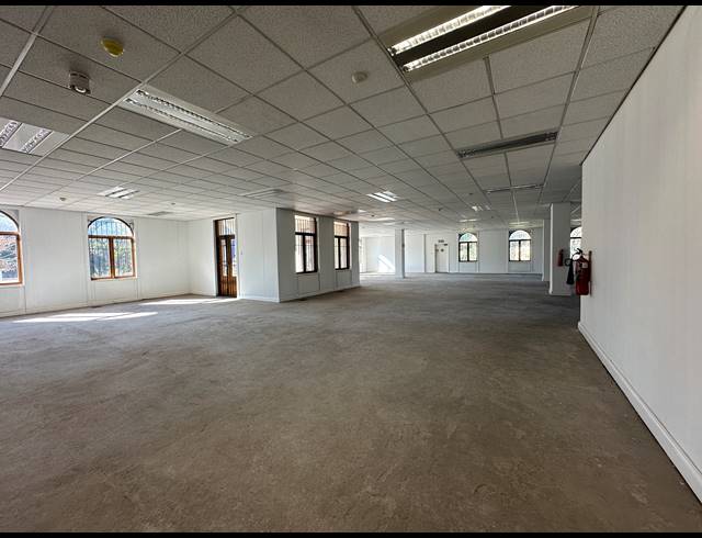 3,731M² OFFICE TO LET IN SANDOWN